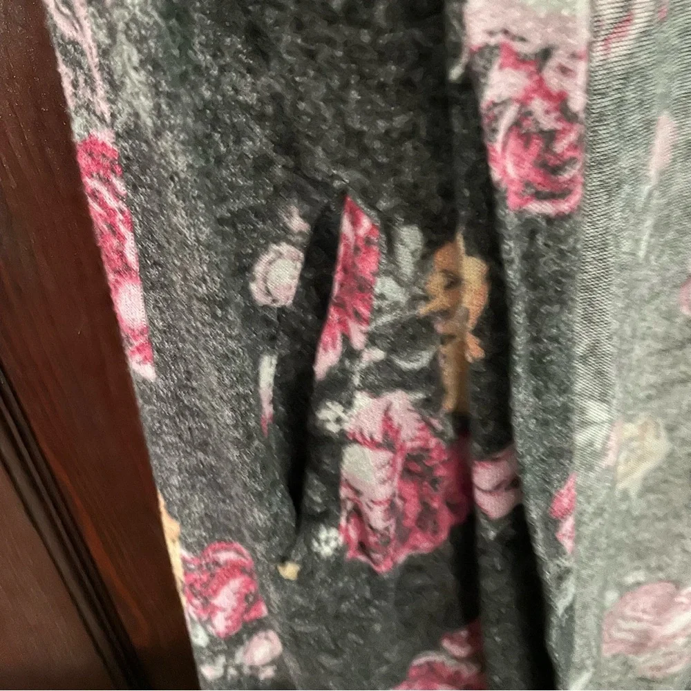 No Boundaries M Long Cardigan with Pockets Floral Gray Pink